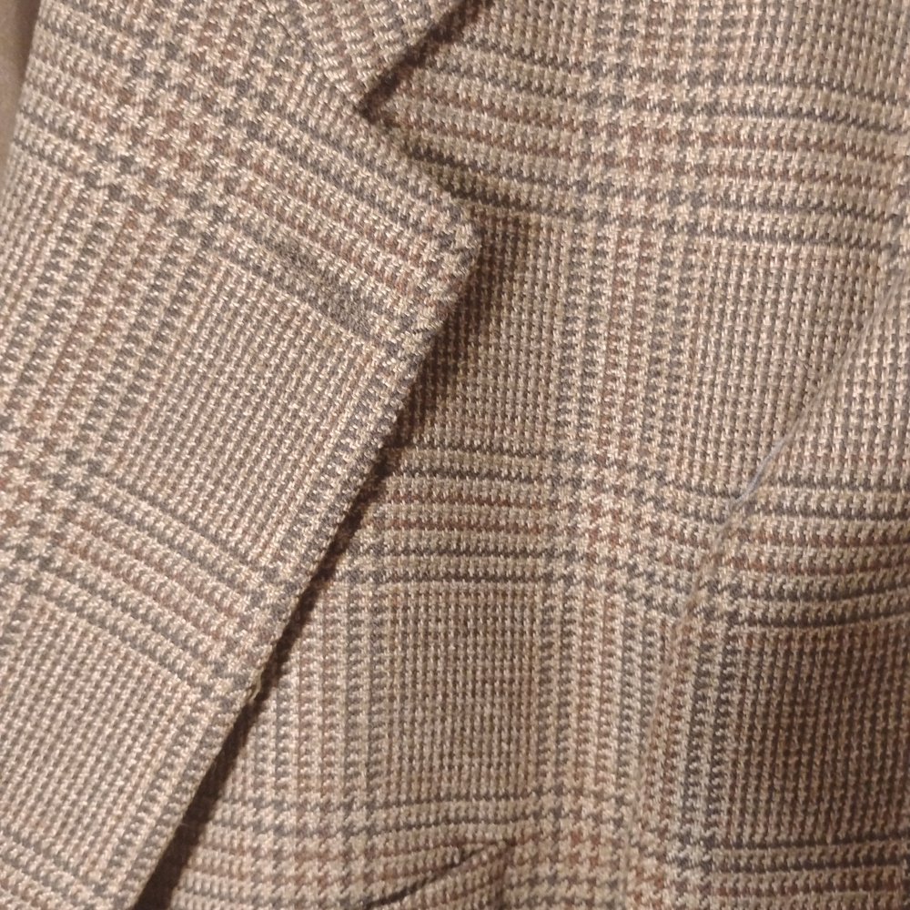 Ralph Lauren sport coat in a classic tailored cut, wool blend fabric, size 44R.